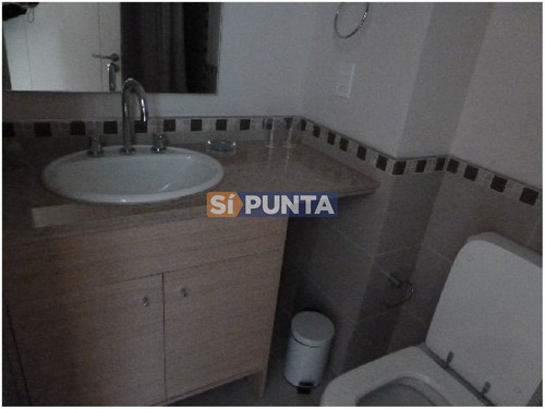 Imagen 9 de 25 de Edificio Con Servicios