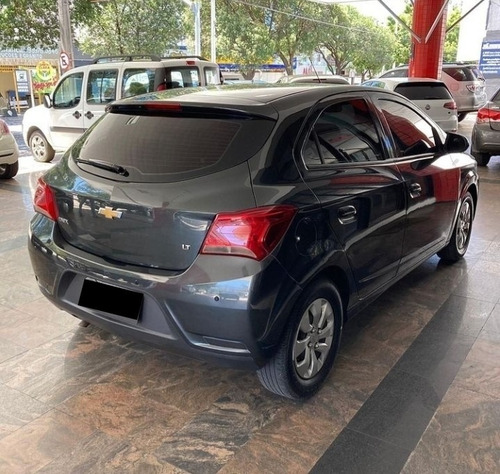 Imagem 4 de 9 de Chevrolet Onix