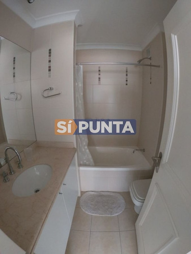 Imagen 15 de 23 de Torre Con Servicios