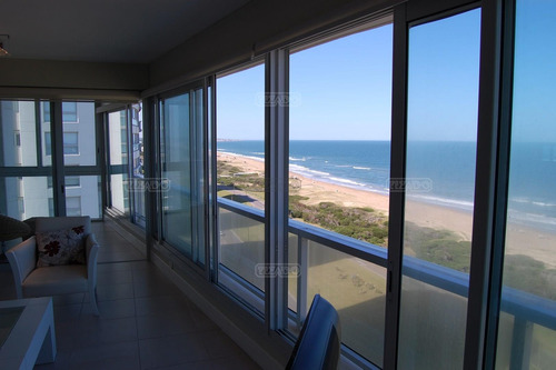 Imagen 7 de 30 de Apartamento Le Parc Piscina Piso Alto 3 Dormitorios Dependencia De Servicio Departamento En Venta Ubicado En Playa Brava, Punta Del Este, Punta Del Este / Maldonado