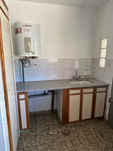 Venta Casa 4 Dormitorios Centro Sudeste Con Cochera