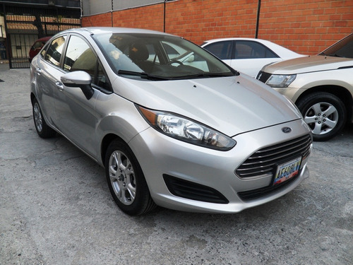 Imagen 3 de 10 de Ford Fiesta Titanium 2014 Sincrónico
