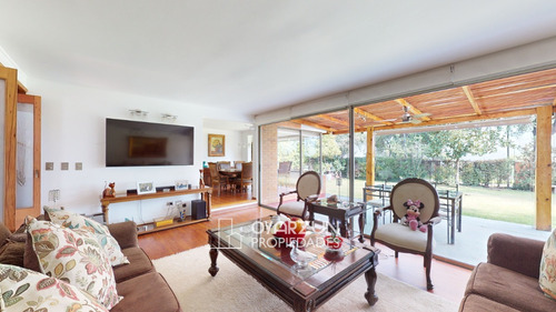 Casa Familiar De 5 Dormitorios Con Amplio Terreno De 746 M2