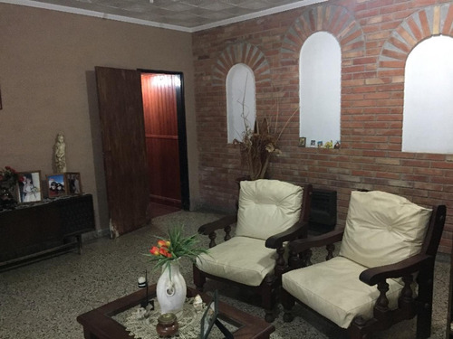 Imagen 1 de 13 de Casa En Venta A 1 Cuadra Av Felix Paz