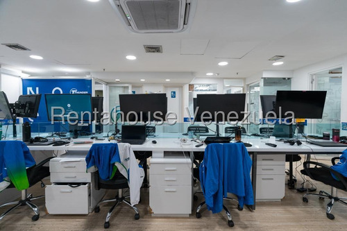 Hermosa Oficina En Venta - Urb. El Rosal.