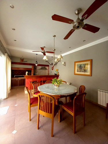 Casa Única Se Vende En Barrio Sur