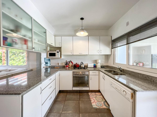 Imagen 15 de 30 de Casa En Venta Con Vista A Laguna En Barrio Cerrado En Tigre