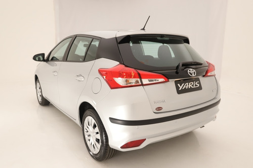 Imagen 2 de 25 de Toyota Yaris 1.5 Xs Audio 5p Mt My23