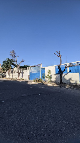 Sky Group Elegance Vende Amplió Galpón En Zona Industrial Ii. (codigo: Fob-g-023)