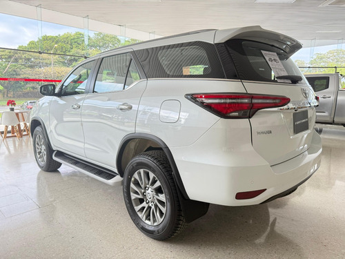 Toyota Fortuner 2.7 Srv Street Aut