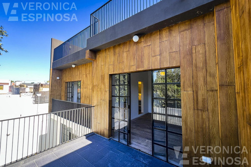 Casa En Venta De Cuatros Ambientes - Haedo Sur