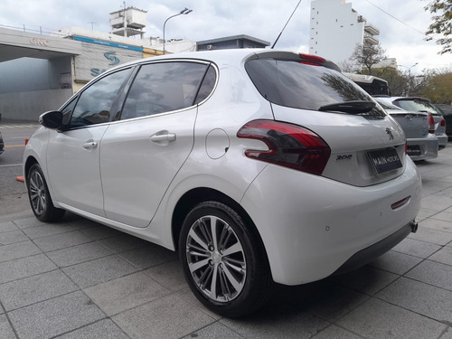 Peugeot 208 1.6 Feline