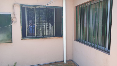 Casa Tipo Apartamento De 2 Dormitorios, Patio Pequeño Para Colgar Ropa.garantía Depósito En Atahualpa