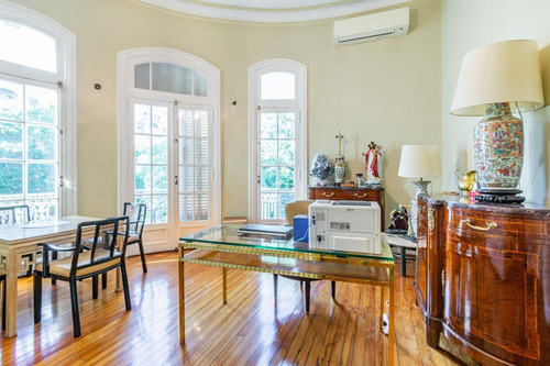 Venta Depto. De 3 Amb. En Monserrat Con Cocheras.