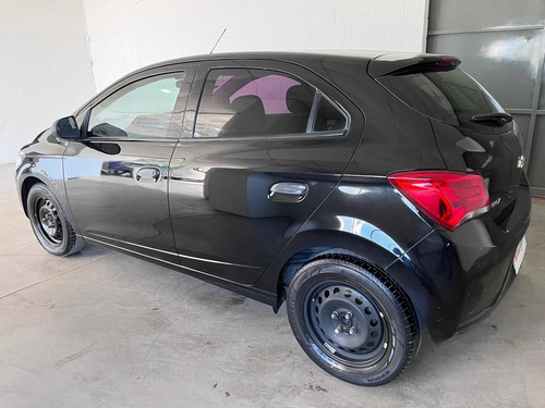 Imagen 9 de 21 de Chevrolet Onix 2018 1.4 Lt 98cv