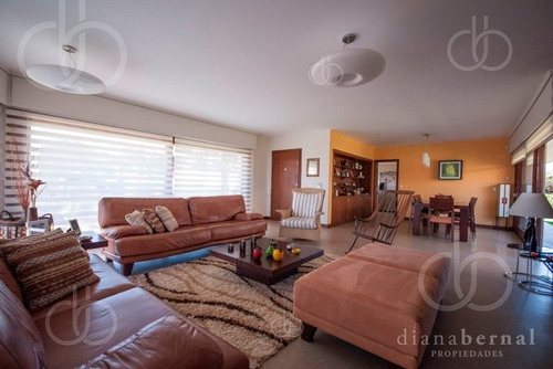 Casa En Punta Del Este, Playa Mansa, 4 Dormitorios , Piscina Y Barbacoa.- Ref: 43287