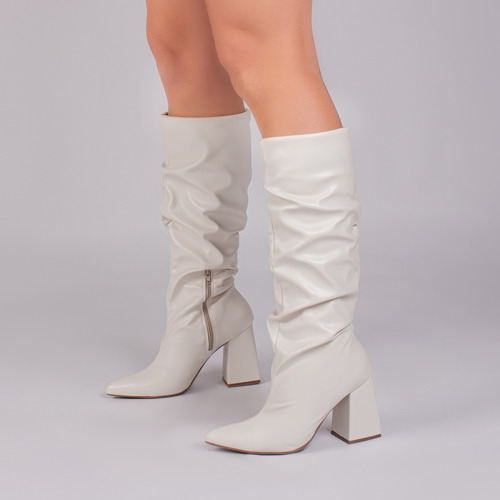 Bota Feminina Franzida Com Design Atemporal
