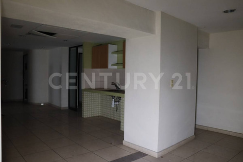 Local Comercial Con Oficinas En Jardines De La Corregidora, Colima
