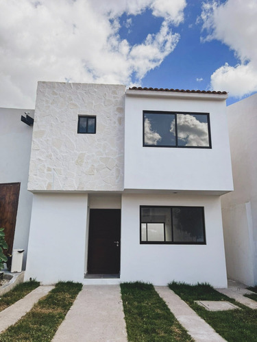 Casa En Venta En Ciudad Maderas El Marques