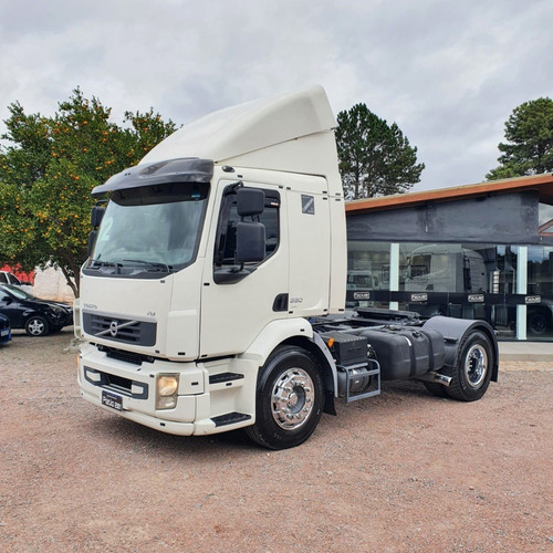 Imagem 2 de 18 de Caminhão Volvo Vm330 Cavalo 4x2 Toco 2012 - Vm 330