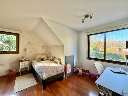 Amoblada En Condominio // 5 Dorm + 5 Baños / Piscina