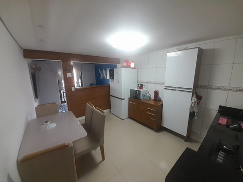 Casa De 7 Cômodos,2 Quartos 2 Banheiros 3 Salas