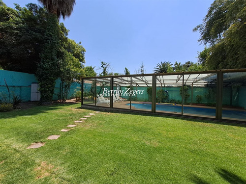 Casa En Venta De 6 Dorm. En La Reina