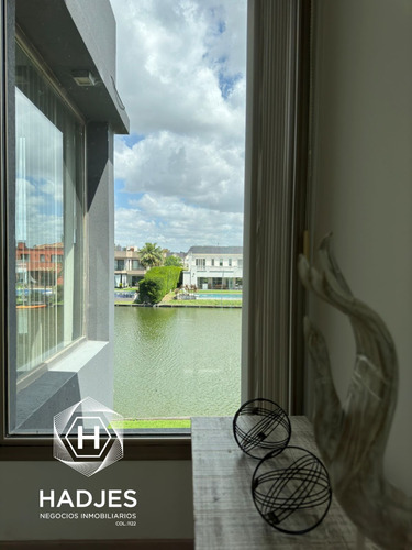 Casa En Venta, Nuevo Quilmes Moderna Con Piscina A La Laguna