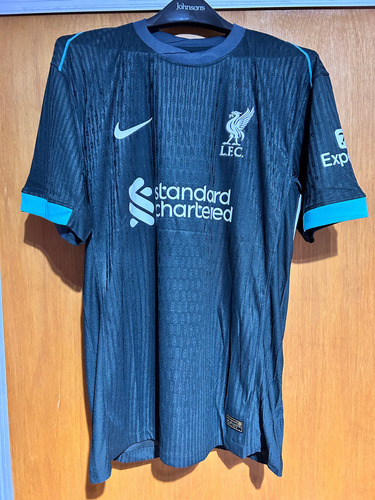 Camiseta Alternativa Liverpool Negra 2025 (Usado)