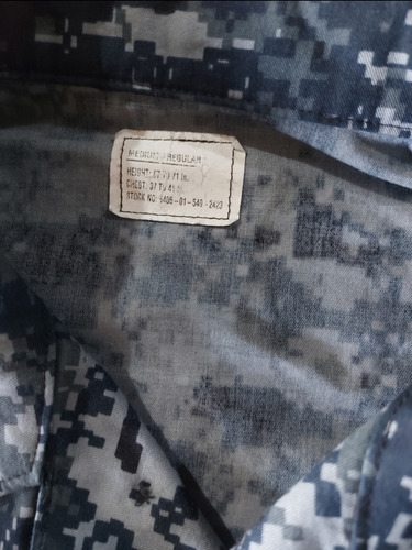 Chaquetilla Militar Americana Pixelada Azul. T. Medium R. (Usado)