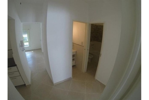 Imagen 4 de 8 de Hermosa Casa Con Jardin Y Entrada De Auto