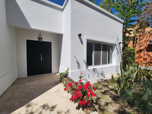Casa En Venta En Las Liebres Con Excelente Jardín
