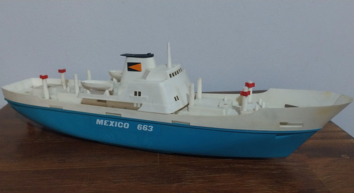 Barco Plástico Monteleone A Pilas. Made In Italy. (Usado)