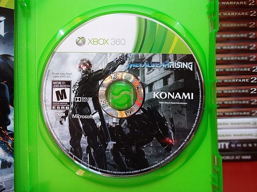 Metal Gear Rising Revengeance / Xbox 360 (Usado)