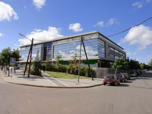 Oficinas Y Lote Cocheras 21 Cub Polo Uno Pilar