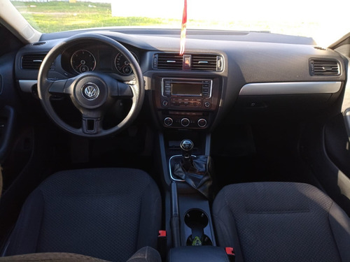 Imagen 5 de 10 de Volkswagen Vento Advance Mt 2.0tdi 2013