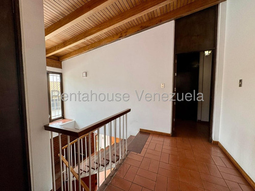 Espaciosa Casa Urb. Cumbres De Curumo Cod. 26-356