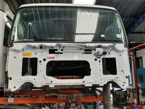 Imagem 2 de 3 de Cabine Mb Axor 2036