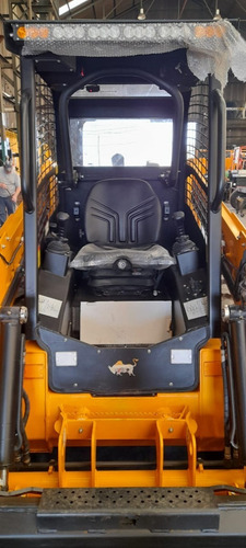 Imagen 12 de 15 de Minicargadora Bull - Mod Av490 - Motor Kubota - Financiación