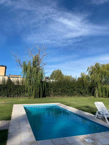 Casa En Venta - 4 Dormitorios 4 Baños - Mendoza