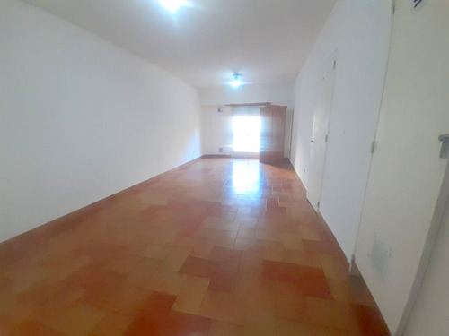 Oportunidad!! Paquete Todo Incluido!!! Monoambiente Muy Luminoso Con Balcon En Zona Facultades/balvanera