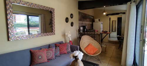 Casa Sola En Venta, Con Alberca, 2 Bungalows, Limites Con Cuernavaca
