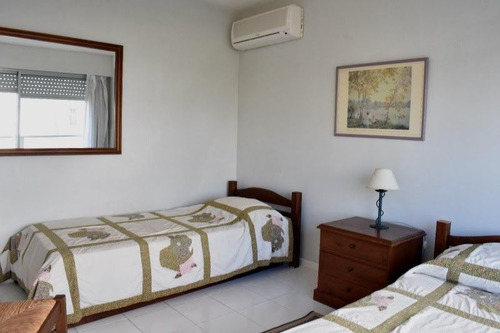 Venta De Apartamento 3 Dormitorios En Playa Mansa