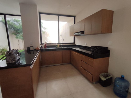 Casa En Venta Merida, Temozon Norte En Privada, Modelo Nardo Con Piscina, Entrega Inmediata.
