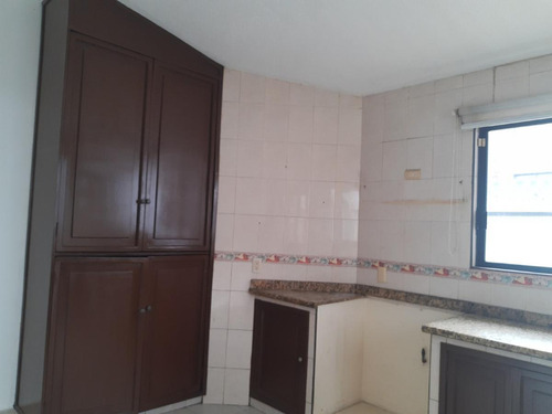 Casa En Venta Garage Para 3 Autos, Alberca - Granjas De La Boticaria