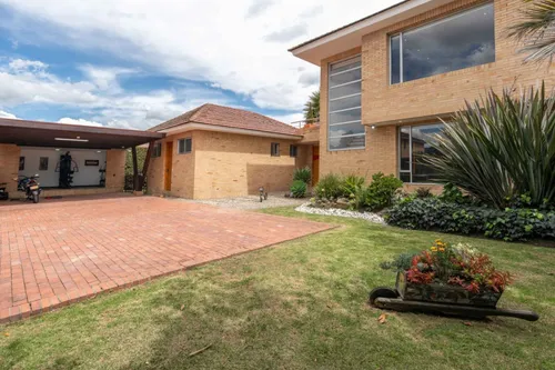 Casa En Arriendo/venta En Canelon. Cod A20472