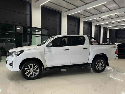 Toyota Hilux 2.7 SRV 4X4 CD 16V FLEX 4P AUTOMÁTICO