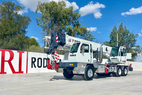 Imagen 2 de 15 de Grua Titan Sobre Camion Terex T340 Para 40 Toneladas