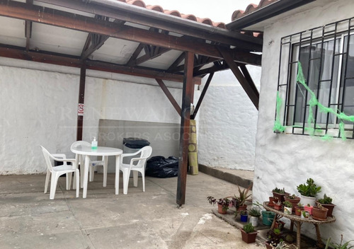 Casa Con Excelente Ubicación, Uso Comercia (56937)