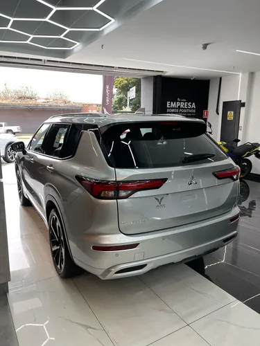 Mitsubishi Outlander 2025